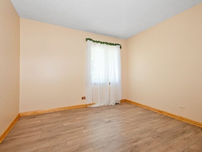 Building Photo - 16203 Fox Ct