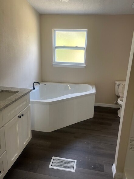 Building Photo - 4794 Myrtle View Dr W