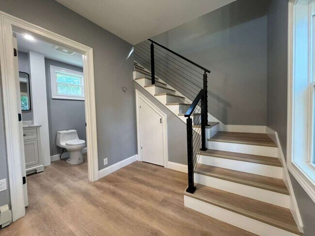 Building Photo - 417 W Court St