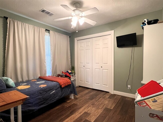 Building Photo - 2401 Will St