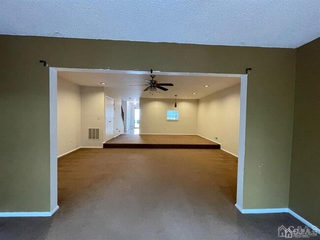 Building Photo - 401 Hadleigh Ln