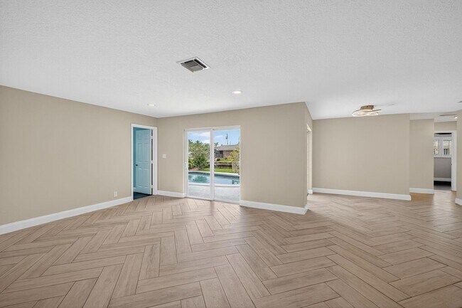 Building Photo - 1460 NE 57th Ct