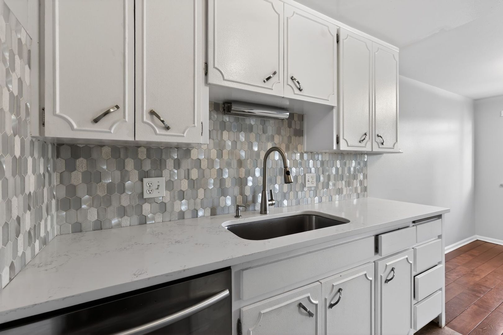 Building Photo - 2262 S Vly Hwy