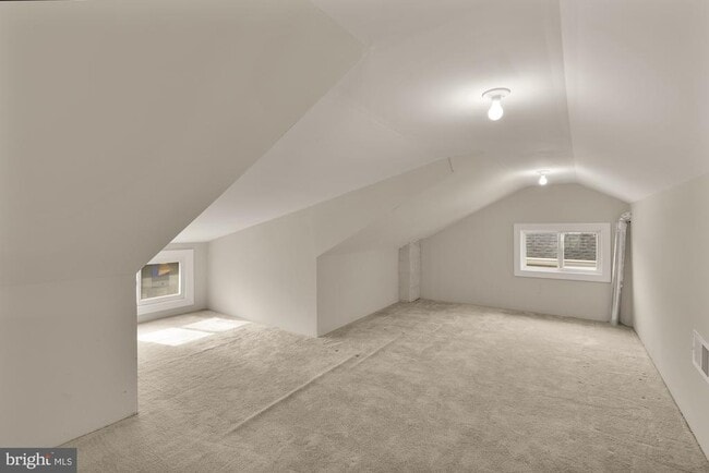 Building Photo - 2228 Kearny St NE