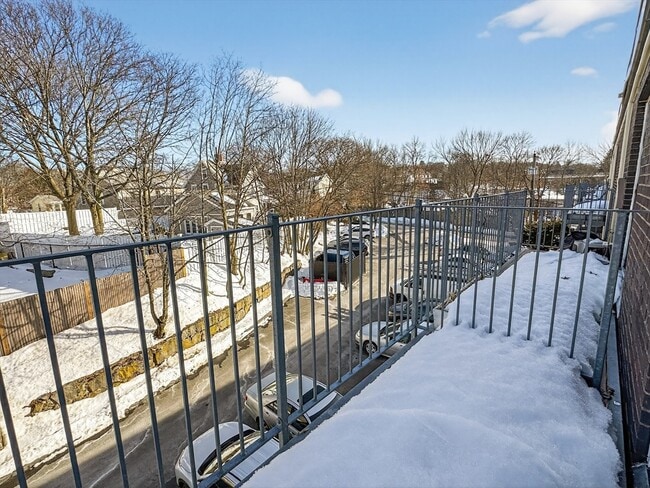 Building Photo - 530 Willard St