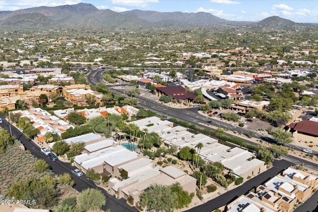 Building Photo - 37300 N Tom Darlington Dr