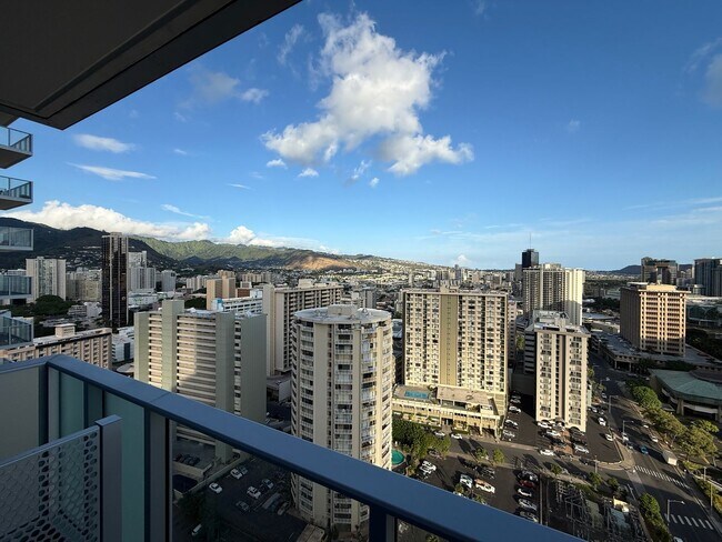 Building Photo - Azure 2405