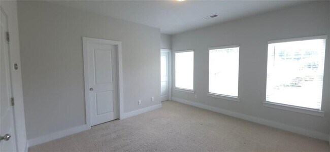 Building Photo - 3801 Oxford Cir