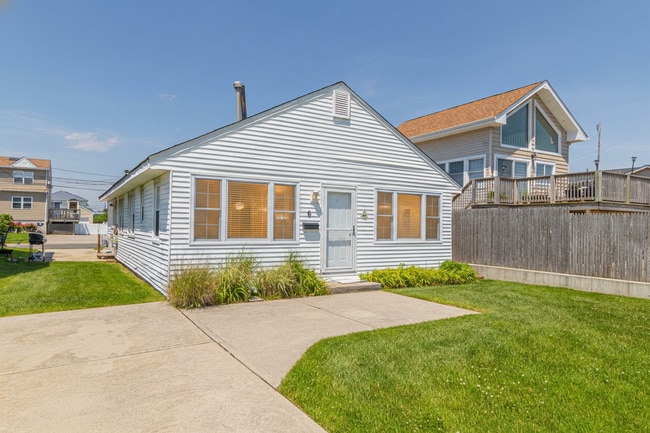 Building Photo - 14 Lee Pl