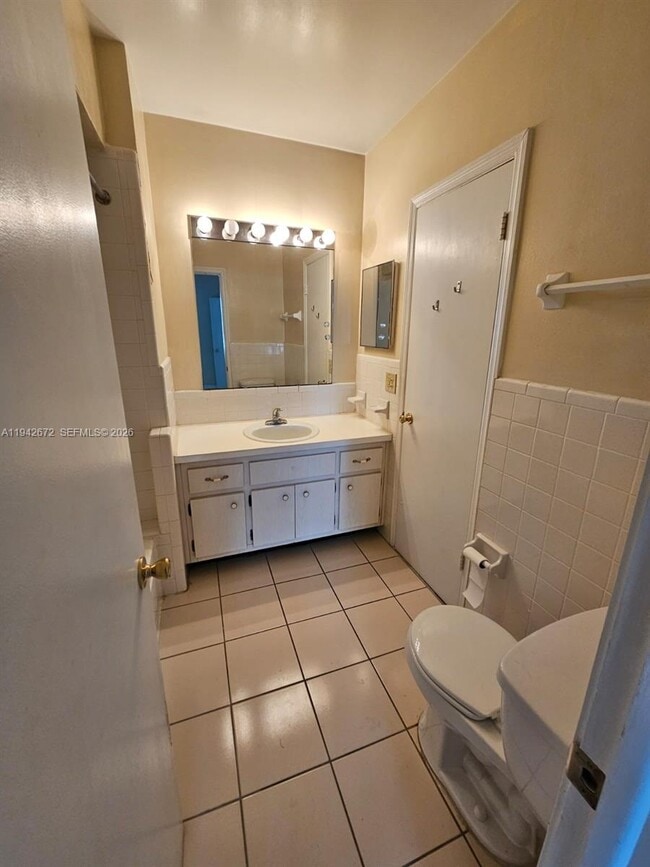 Building Photo - 2424 SE 17th St