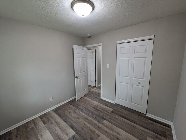 Building Photo - Lovely Renovated 3 Bedroom / 1 Bath in Portage