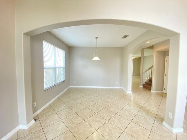 Building Photo - Spacious 4/3 Single Family Home!!
