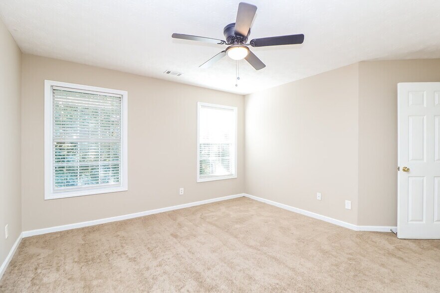 Building Photo - 2185 Woodbriar Dr