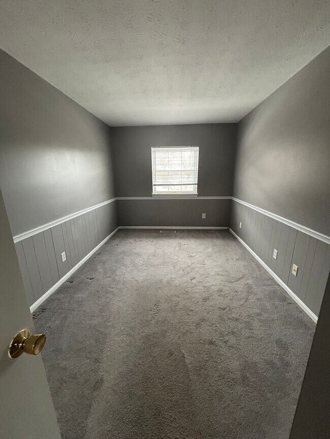 Building Photo - 6970 Carriage Hill Dr