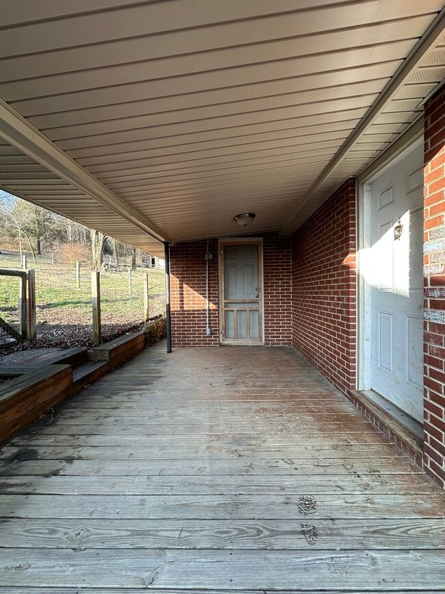 Building Photo - 3 Bdrm/1 Bath Brick Home  Kingsport TN