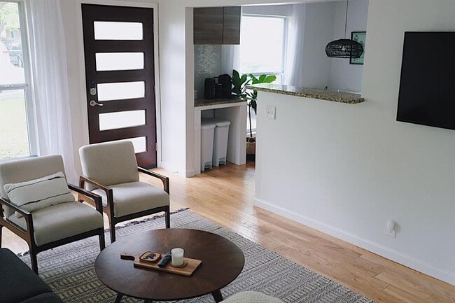 Building Photo - 3208 Thompson St