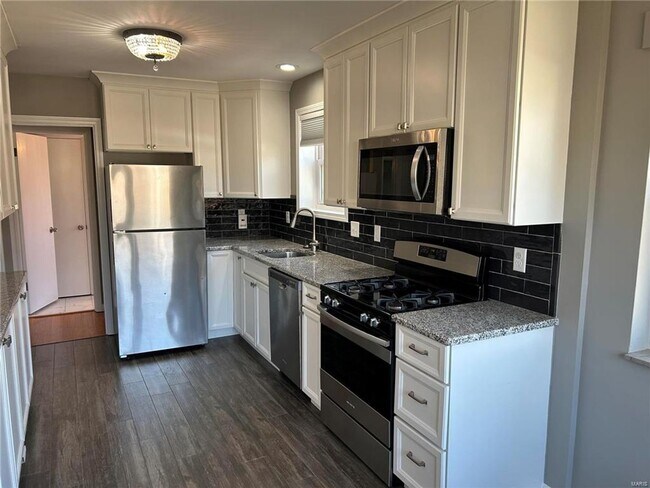 Building Photo - 7227-7229 Balson