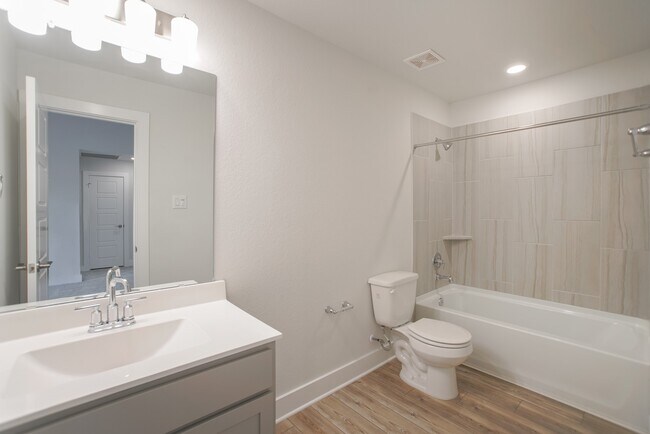 Building Photo - 10614 Whitejacket
