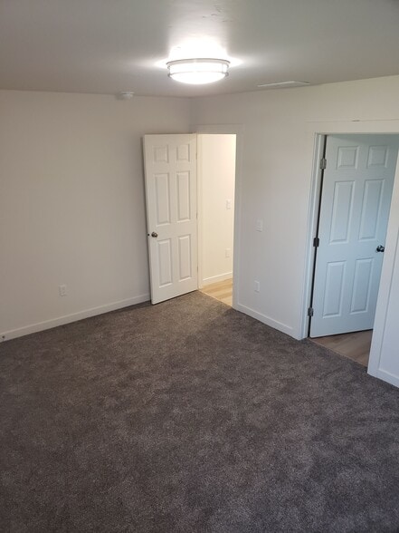 Building Photo - 712 Schodde Ave