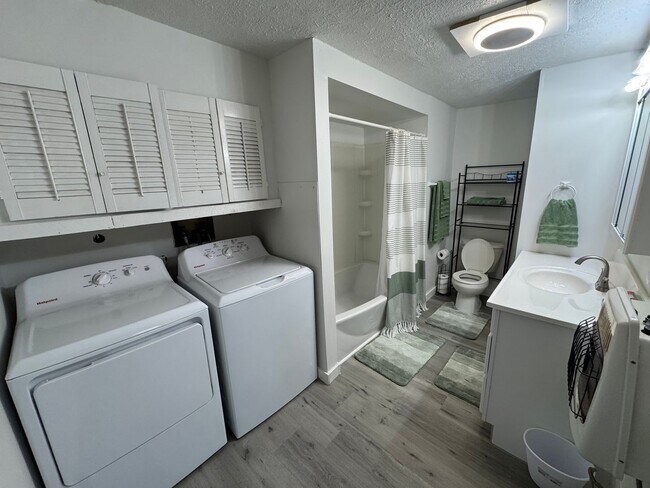 Building Photo - 4813 Sayre Ave