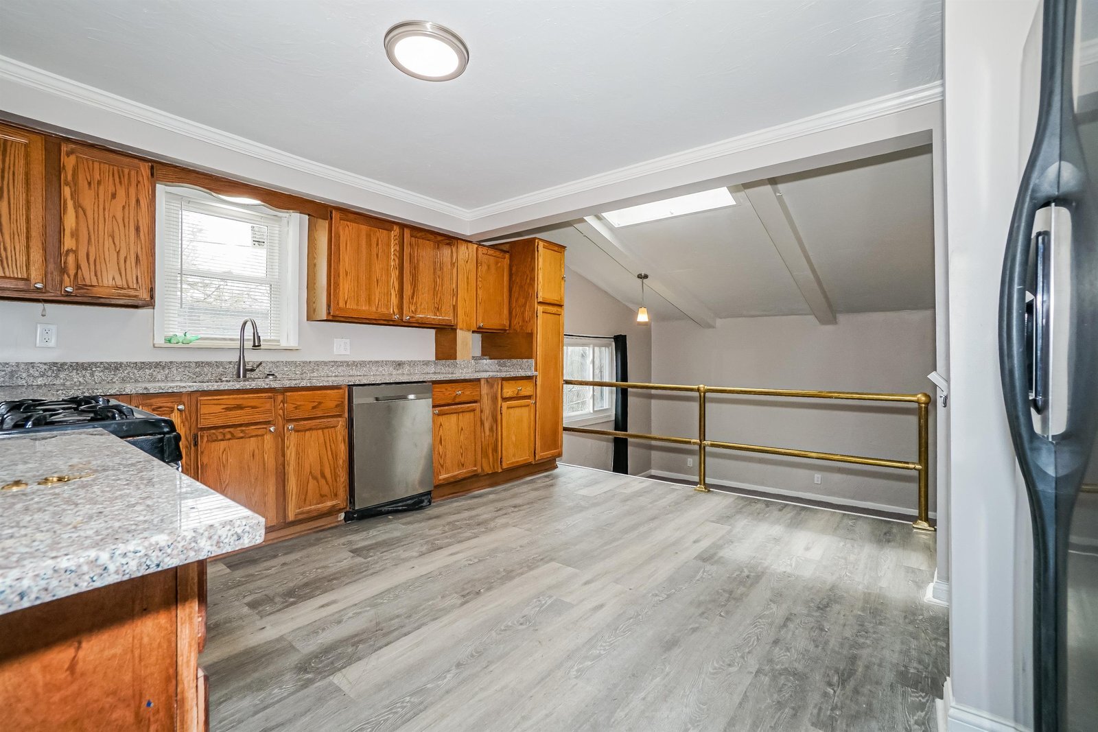 Building Photo - 651 Voelker Ave