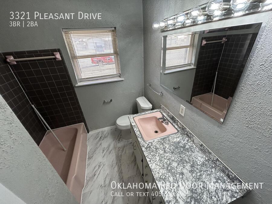 Building Photo - 3321 Pleasant Dr