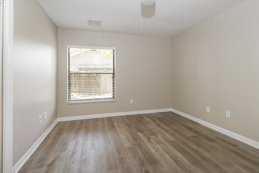 Building Photo - 12463 Sawgrass Ct