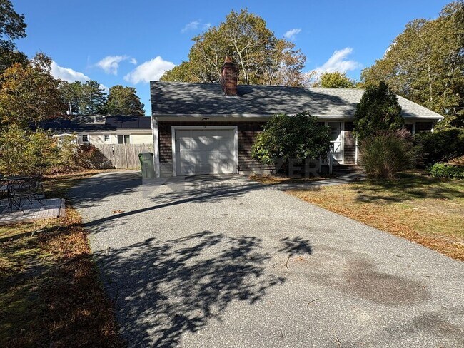 Building Photo - 20 Ellis Dr