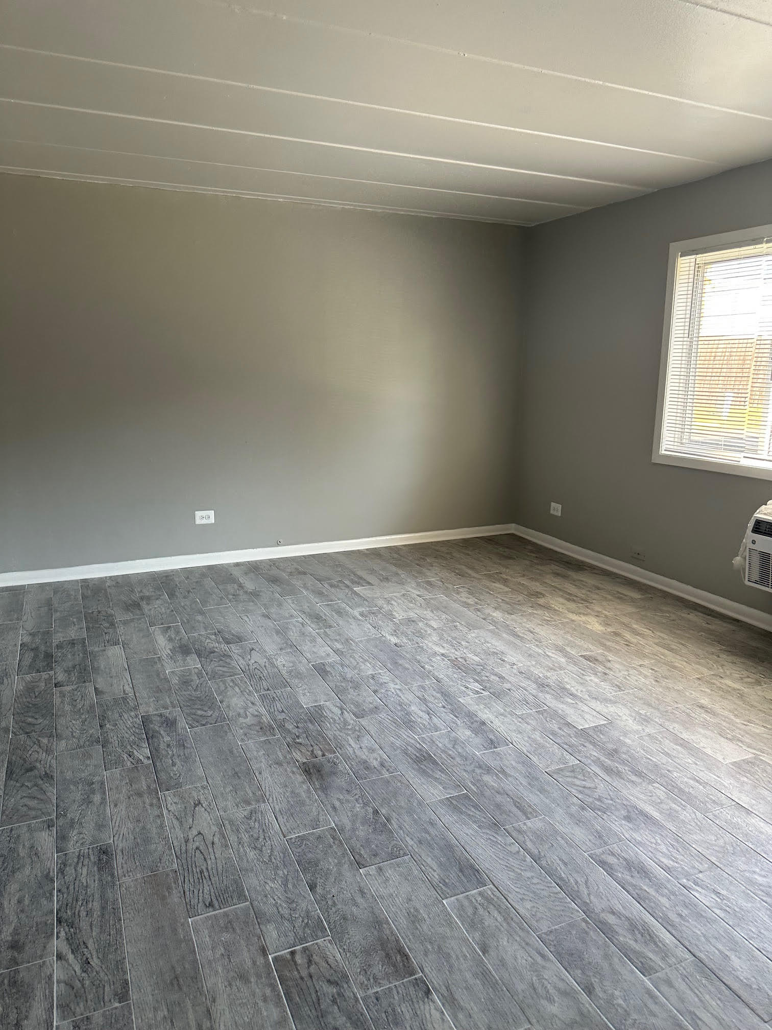 Building Photo - 1400 Carol St