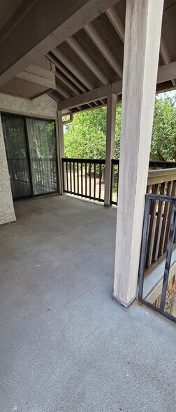 Building Photo - 1304 E Bayou Pky
