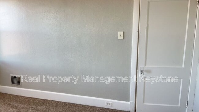 Building Photo - 33 Merritt Ave