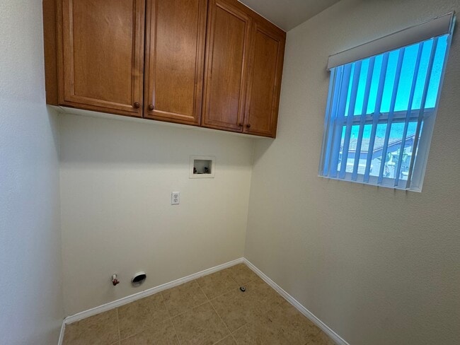Building Photo - Welcome To Your New Home In Inglewood (Gat...