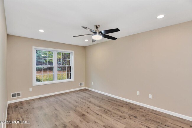 Building Photo - 1508 Wellington Pl