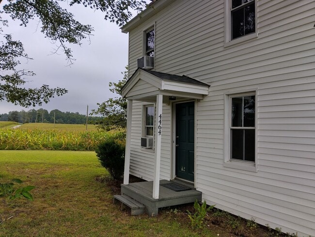 Building Photo - Adorable farmhouse ready for new long term...