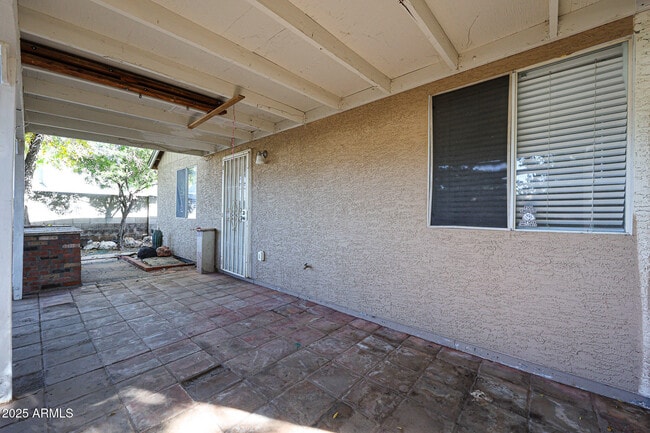 Building Photo - 214 S Rush Cir E