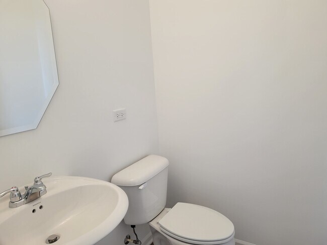 Building Photo - 1550 Times Dr