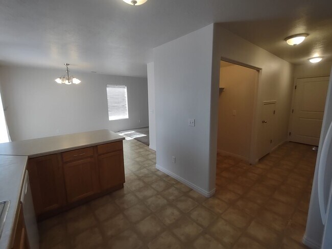 Building Photo - Fox Cove Unit