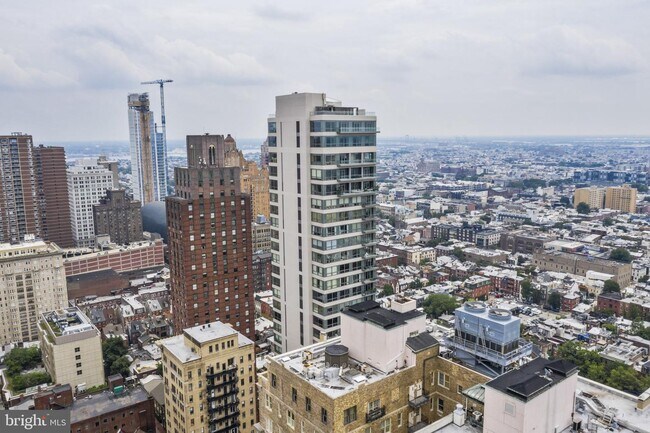 Building Photo - 1706 Rittenhouse Square