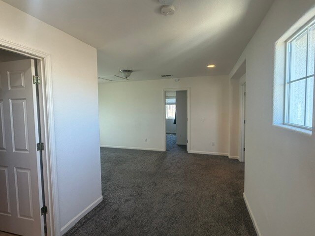Building Photo - Gorgeous 3 Bedroom 2.5 Bathroom Plus Loft