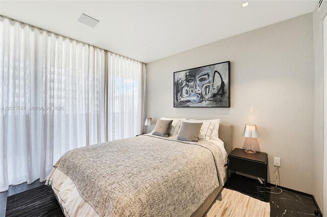 Building Photo - 5875 Collins Ave