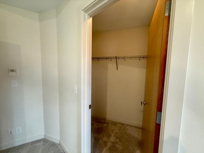 Building Photo - Columbia City Townhome