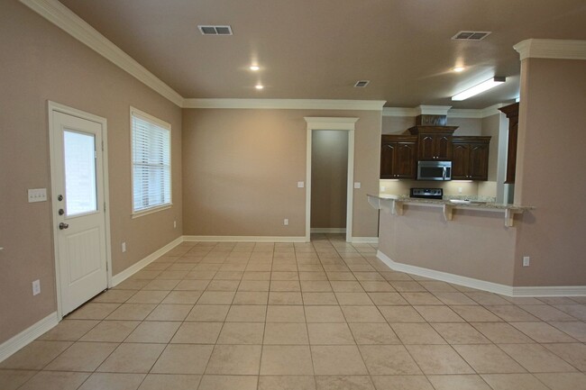 Building Photo - 4 Bed 2 Bath in Guinn Estates! Community P...