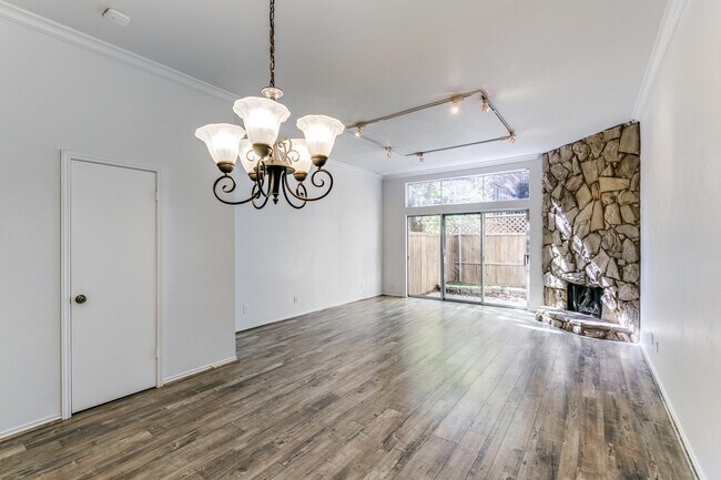 Building Photo - 2815 Welborn St