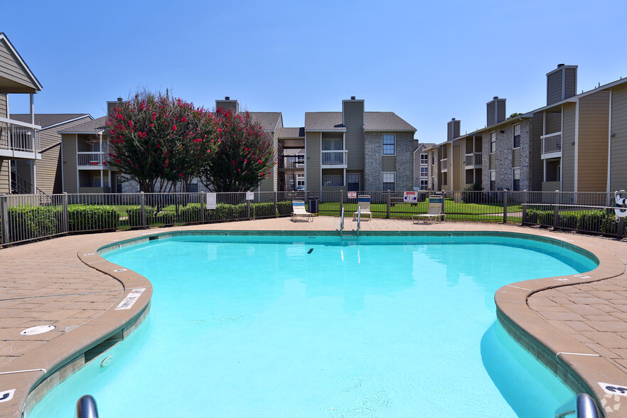 Multiple Pools Onsite - Savannah Square/Harbor