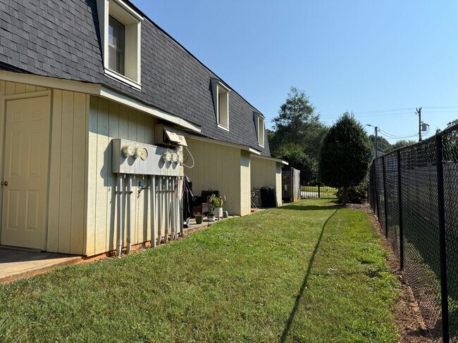 Building Photo - Charming & Private Townhouse in NW Hickory – 2BR, 1.5BA, Prime Location - No Pets