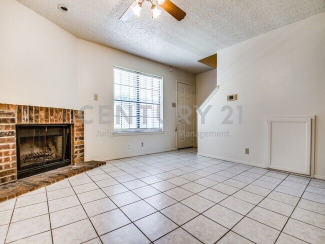 Building Photo - LAST 2 MONTHS RENT FREE!!! Great 2-Story 2/2.5 Condo Close to UNT For Rent!