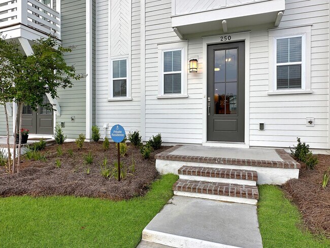 Building Photo - Luxury Townhome in Midtown Nexton