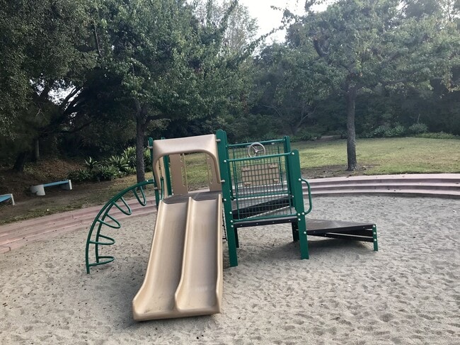 Building Photo - San Roque 3 Bedroom Townhouse - Available Late January