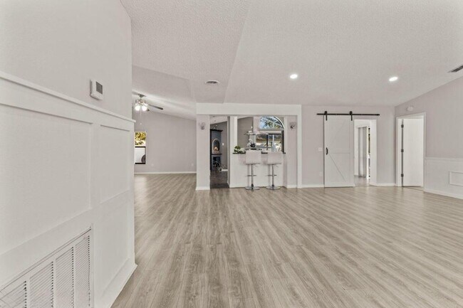 Building Photo - 4405 Plumosa St