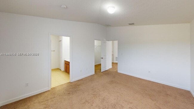 Building Photo - 460 NE 194th Terrace